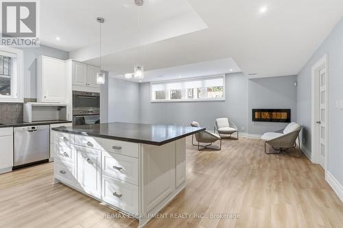 271 Oakhill Road, Mississauga, ON - Indoor Photo Showing Kitchen