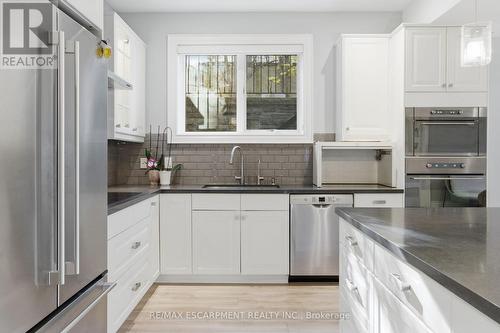 271 Oakhill Road, Mississauga, ON - Indoor Photo Showing Kitchen With Upgraded Kitchen