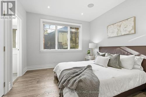 271 Oakhill Road, Mississauga, ON - Indoor Photo Showing Bedroom