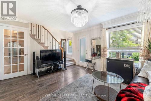 7 - 460 Woodmount Drive, Oshawa, ON - Indoor Photo Showing Living Room