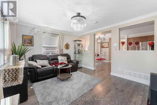 7 - 460 Woodmount Drive, Oshawa, ON - Indoor Photo Showing Living Room