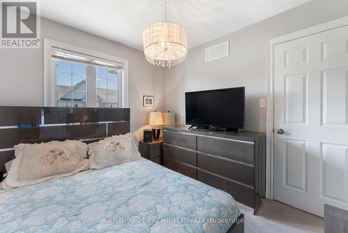 7 - 460 Woodmount Drive, Oshawa, ON - Indoor Photo Showing Bedroom