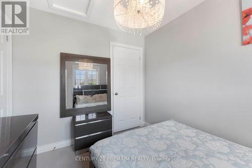 7 - 460 Woodmount Drive, Oshawa, ON - Indoor Photo Showing Bedroom