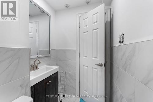 7 - 460 Woodmount Drive, Oshawa, ON - Indoor Photo Showing Bathroom