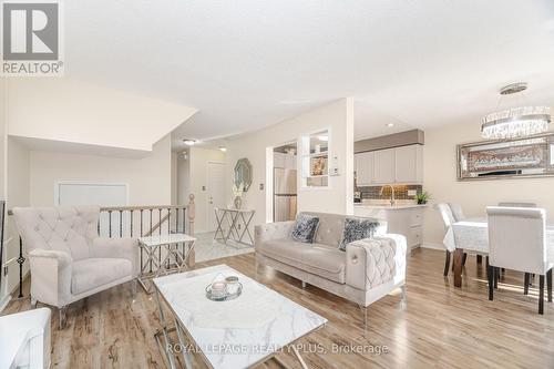 35 Jerry Drive, Cambridge, ON - Indoor Photo Showing Living Room