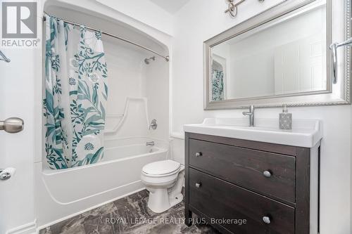 35 Jerry Drive, Cambridge, ON - Indoor Photo Showing Bathroom
