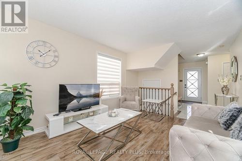 35 Jerry Drive, Cambridge, ON - Indoor Photo Showing Living Room