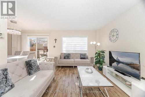 35 Jerry Drive, Cambridge, ON - Indoor Photo Showing Living Room