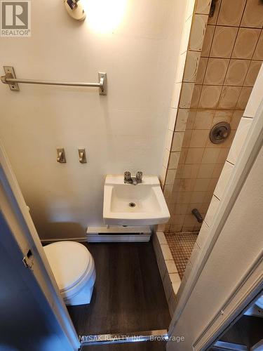 52 Dundonald Street, Toronto, ON - Indoor Photo Showing Bathroom
