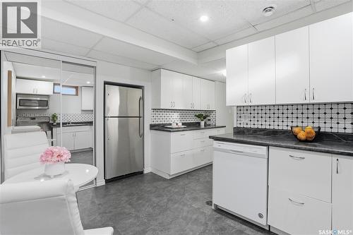 1804 Wilson Crescent, Saskatoon, SK - Indoor Photo Showing Kitchen With Upgraded Kitchen