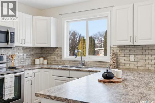 1804 Wilson Crescent, Saskatoon, SK - Indoor Photo Showing Kitchen With Double Sink With Upgraded Kitchen