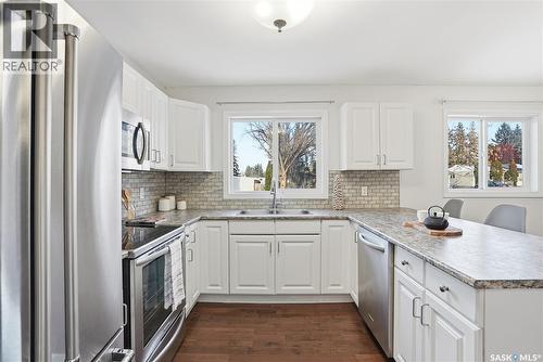 1804 Wilson Crescent, Saskatoon, SK - Indoor Photo Showing Kitchen With Double Sink With Upgraded Kitchen