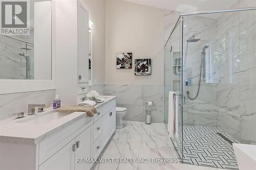 18 Windy Ridge Drive, Toronto, ON - Indoor Photo Showing Bathroom