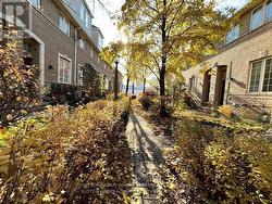 29 - 23 OBSERVATORY LANE  Richmond Hill, ON L4C 0M7