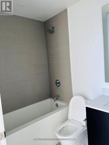 813 - 135 East Liberty Street, Toronto, ON - Indoor Photo Showing Bathroom