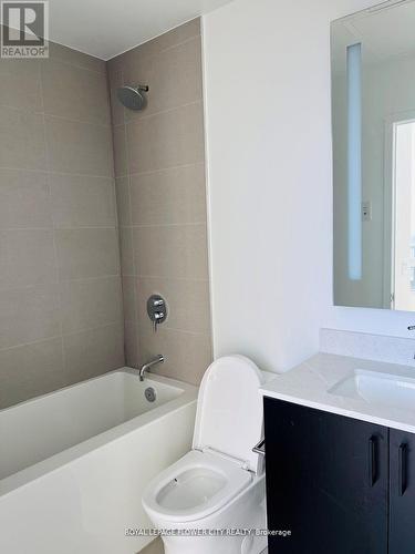 813 - 135 East Liberty Street, Toronto, ON - Indoor Photo Showing Bathroom