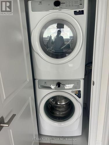 2709 - 36 Elm Drive W, Mississauga, ON - Indoor Photo Showing Laundry Room