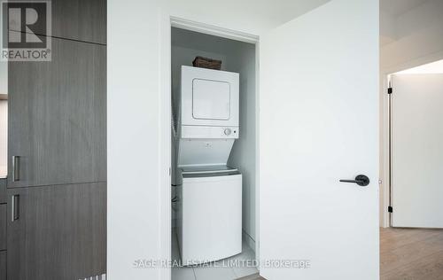 330 - 215 Lakeshore Road W, Mississauga, ON -  Photo Showing Laundry Room