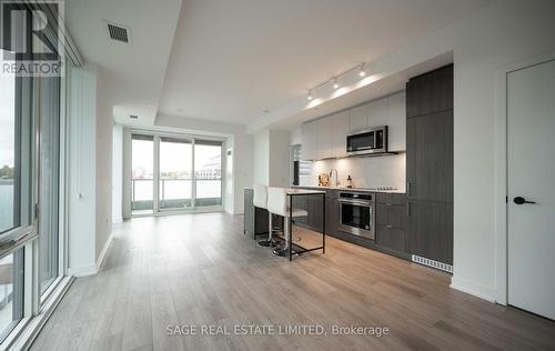 330 - 215 Lakeshore Road W, Mississauga, ON - Indoor Photo Showing Kitchen