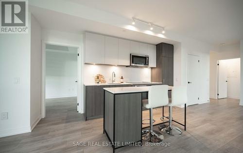 330 - 215 Lakeshore Road W, Mississauga, ON - Indoor Photo Showing Kitchen