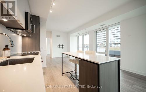 330 - 215 Lakeshore Road W, Mississauga, ON - Indoor Photo Showing Kitchen