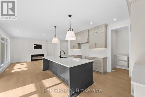 6875 Heathwoods Avenue, London South (South V), ON - Indoor Photo Showing Kitchen With Upgraded Kitchen