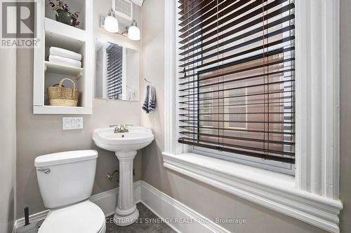 17 Elmsley Street, Smiths Falls, ON - Indoor Photo Showing Bathroom