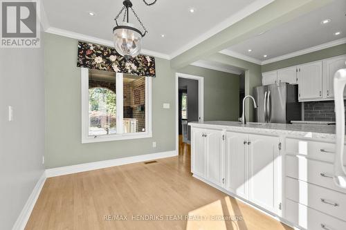 704 Vine Street, St. Catharines (Lakeshore), ON - Indoor Photo Showing Kitchen With Upgraded Kitchen