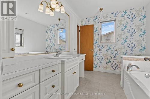 704 Vine Street, St. Catharines (Lakeshore), ON - Indoor Photo Showing Bathroom