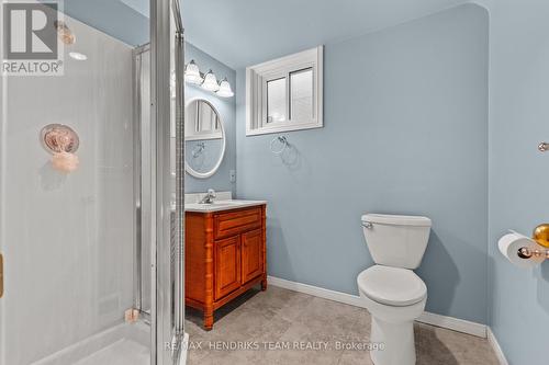 704 Vine Street, St. Catharines (Lakeshore), ON - Indoor Photo Showing Bathroom