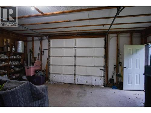 1473 3A Highway, Castlegar, BC - Indoor Photo Showing Garage