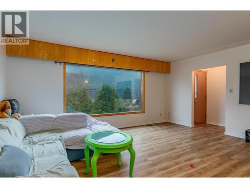 1473 3A Highway, Castlegar, BC - Indoor Photo Showing Living Room