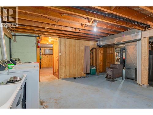 1473 3A Highway, Castlegar, BC - Indoor Photo Showing Basement