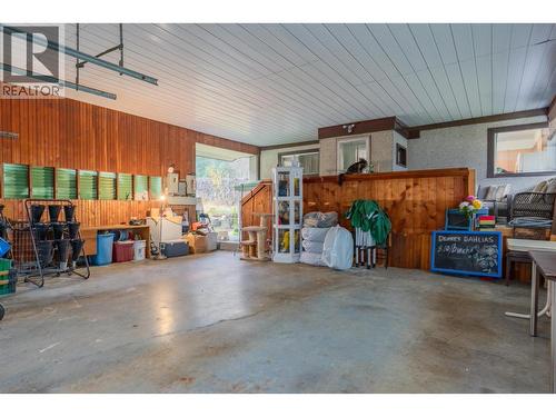 1473 3A Highway, Castlegar, BC - Indoor Photo Showing Garage