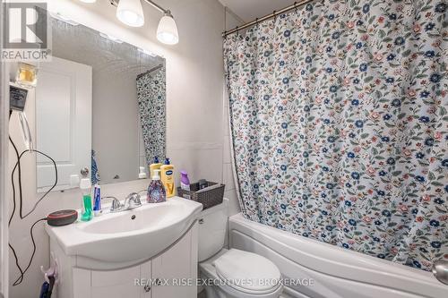 695 Victoria Street, Kingston (East Of Sir John A. Blvd), ON - Indoor Photo Showing Bathroom