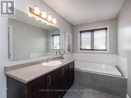 634 Moorpark Avenue, Ottawa, ON - Indoor Photo Showing Bathroom
