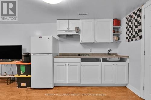 Studio Apartment - Kitchen - 6 Centennial Boulevard, Ottawa, ON - Indoor