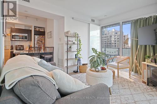 1409 - 42 Charles Street E, Toronto, ON - Indoor Photo Showing Living Room