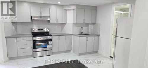 7164 Rosehurst Drive, Mississauga, ON - Indoor Photo Showing Kitchen