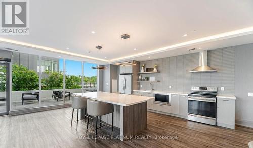 2305 - 15 Lynch Street, Brampton, ON - Indoor Photo Showing Kitchen With Upgraded Kitchen