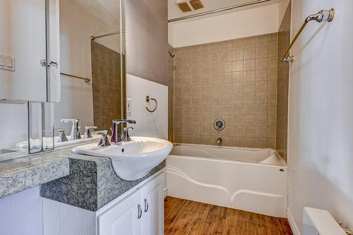 Bathroom - 443A Rue St-Georges (St-Jerome), Saint-Jérôme, QC - Indoor Photo Showing Bathroom