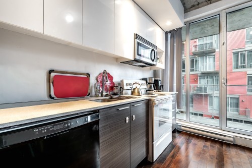 Cuisine - 712-888 Rue Wellington, Montréal (Ville-Marie), QC - Indoor Photo Showing Kitchen With Double Sink