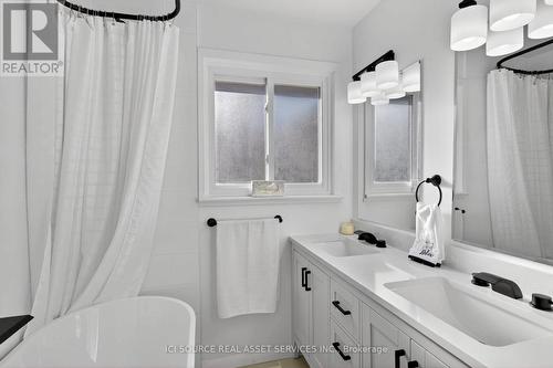 1092 Glendale Drive, Peterborough, ON - Indoor Photo Showing Bathroom