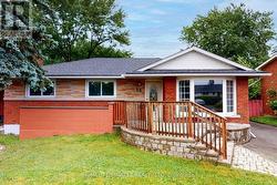 UPPER - 26 GLENGARRY ROAD  St. Catharines, ON L2T 2V2