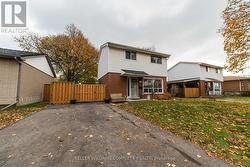 15 DARTFORD PLACE  Hamilton, ON L8V 3V7