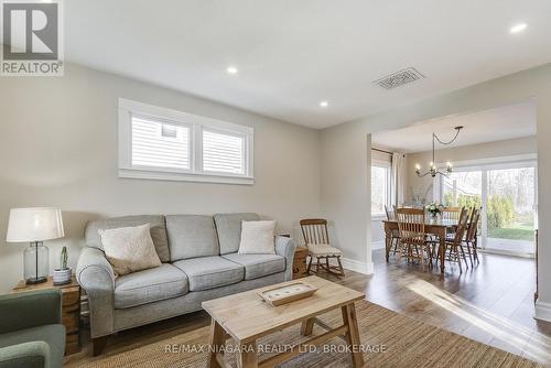 48 Wilton Avenue, Welland (Broadway), ON - Indoor Photo Showing Living Room