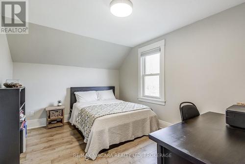 48 Wilton Avenue, Welland (Broadway), ON - Indoor Photo Showing Bedroom