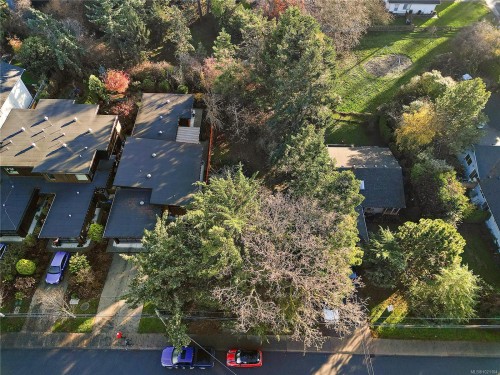 10211 Resthaven Dr, Sidney, BC 