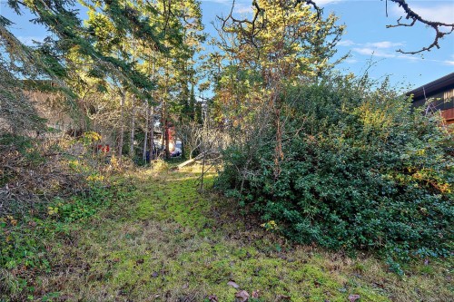 10211 Resthaven Dr, Sidney, BC 