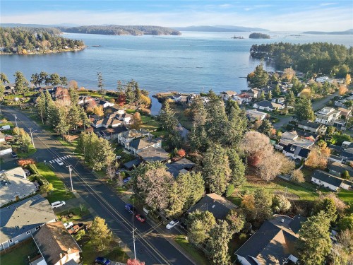 10211 Resthaven Dr, Sidney, BC 